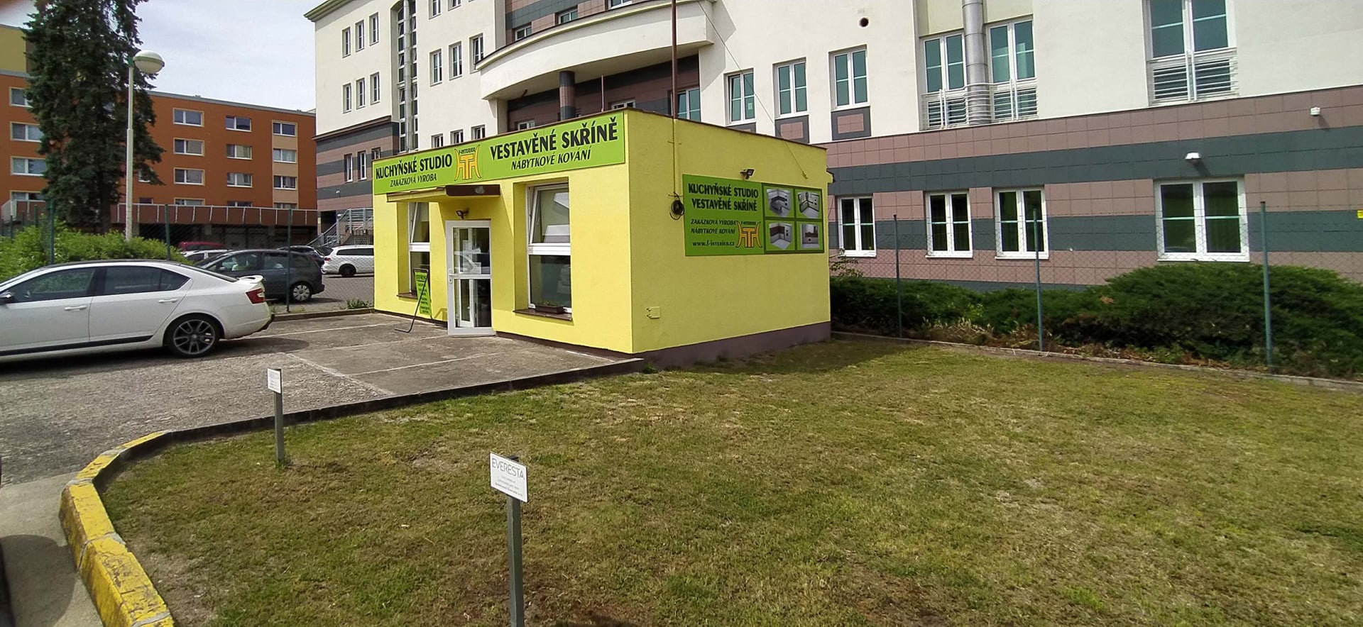 F-interiér Česká Lípa Zakázková výroba kuchyní vestavěných skříní kancelářského nábytku na zakázku